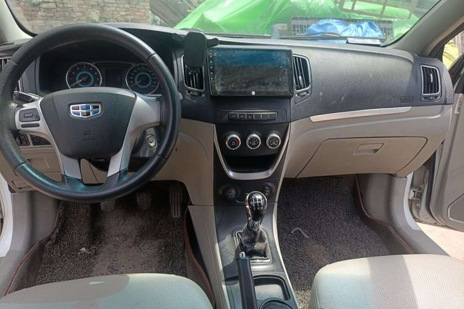 Used Geely Auto Vision 2015 1.5L Manual Happiness Edition Center Console