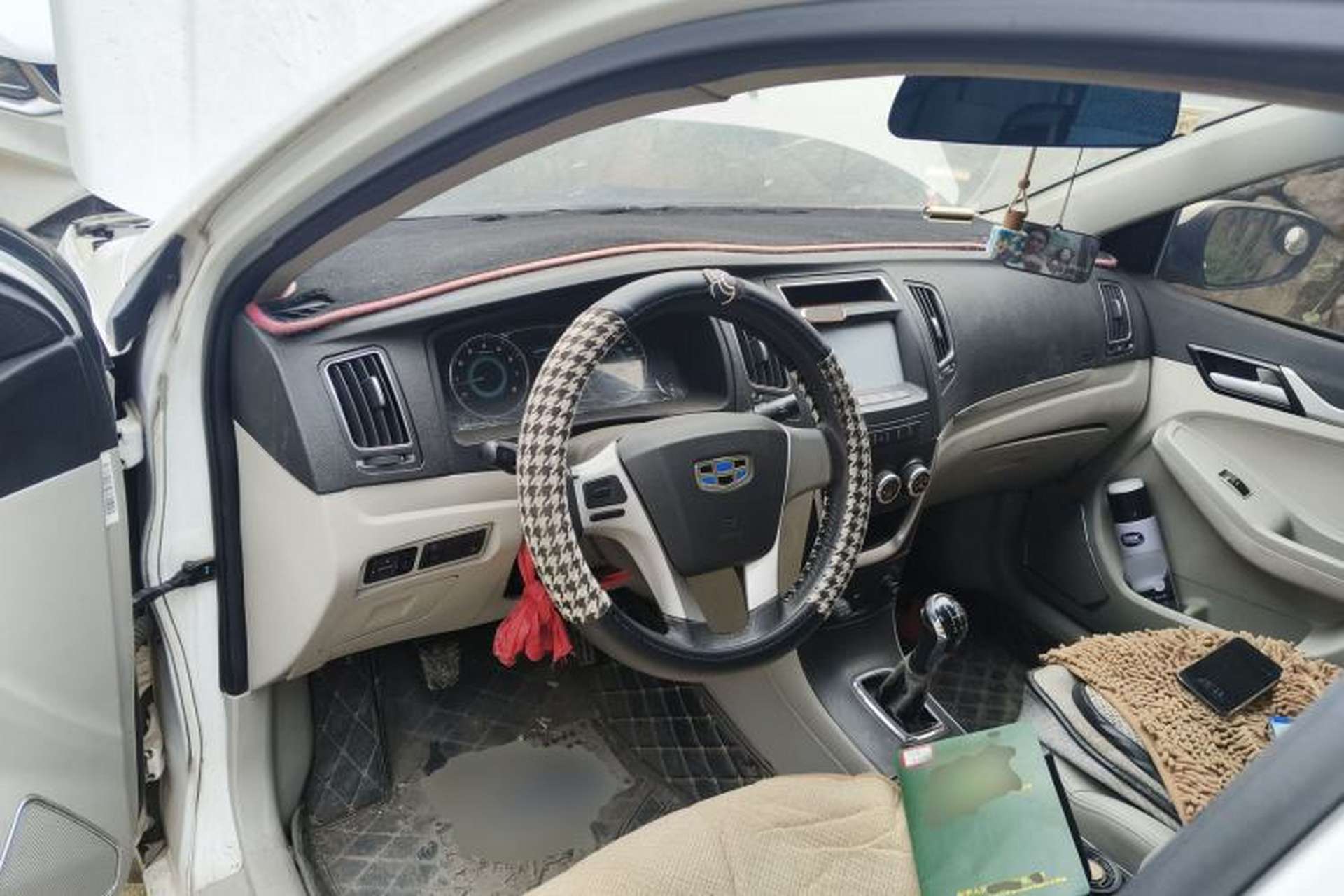 Used Geely Auto Vision 2015 1.5L Manual Happiness Edition Center Console
