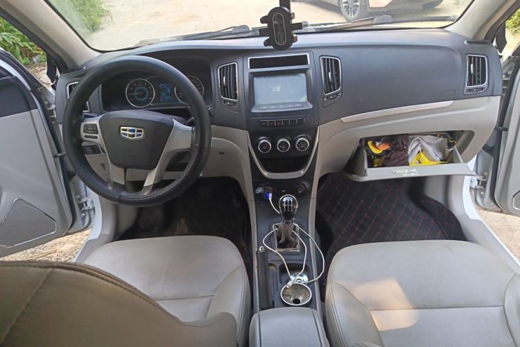 Used Geely Auto Vision 2015 1.5L Manual Elite Model Center Console