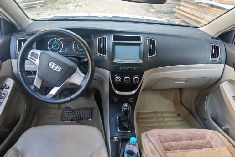 Used Geely Auto Vision 2015 1.5L Manual Elite Model Center Console