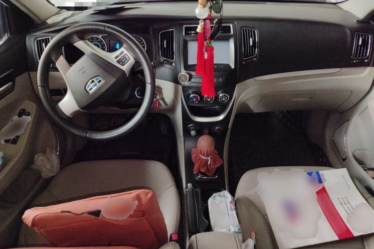 Used Geely Auto Vision 2015 1.5L Manual Elite Model Center Console