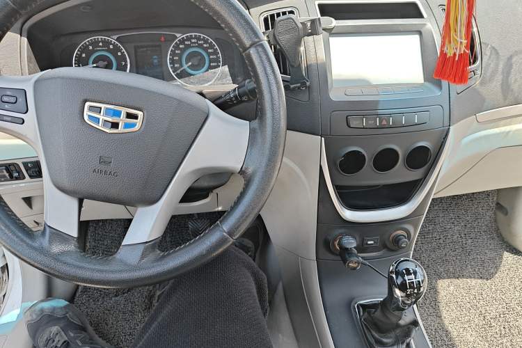 Used Geely Auto Vision 2015 1.5L Manual Elite Model Center Console
