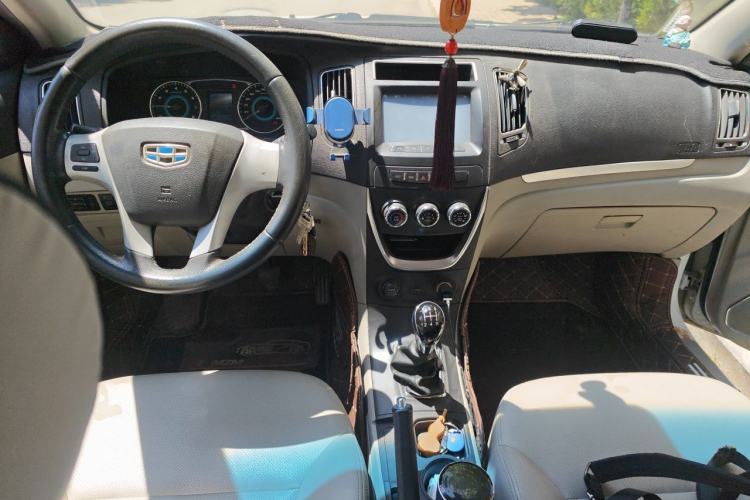 Used Geely Auto Vision 2015 1.5L Manual Elite Model Center Console