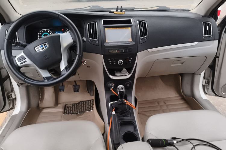 Used Geely Auto Vision 2015 1.3T Manual Luxury Model Center Console