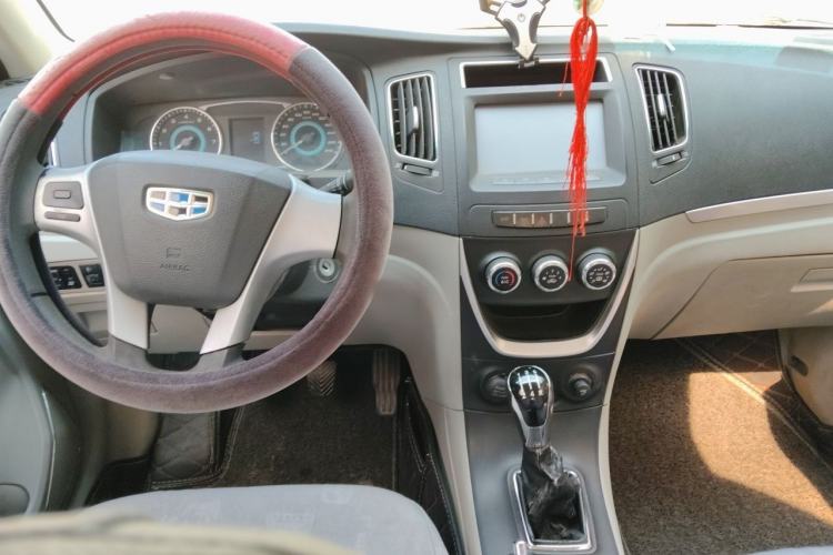 Used Geely Auto Vision 2015 1.5L Manual Elite Model Center Console