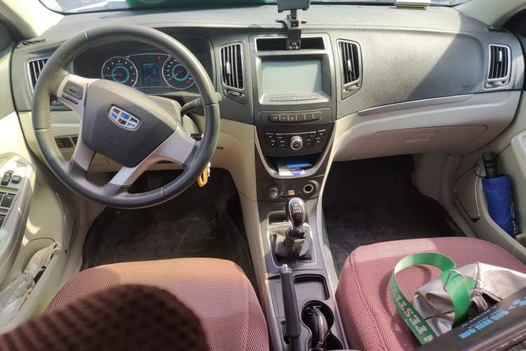 Used Geely Auto Vision 2015 1.3T Manual Luxury Model Center Console