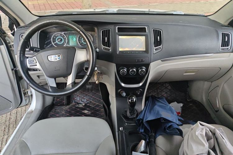 Used Geely Auto Vision 2015 1.5L Manual Elite Model Center Console