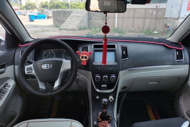 Used Geely Auto Vision 2015 1.5L Manual Elite Model Center Console