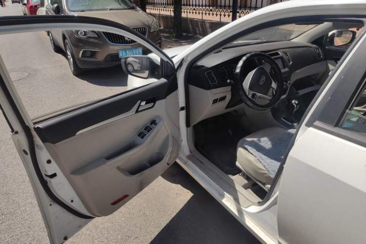 Used Geely Auto Vision 2015 1.5L Manual Elite Model Driver Seat