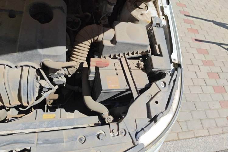 Used Geely Auto Vision 2015 1.5L Manual Elite Model Engine Bay Left