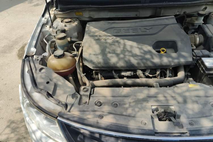 Used Geely Auto Vision 2015 1.3T Manual Luxury Model Engine Bay Right