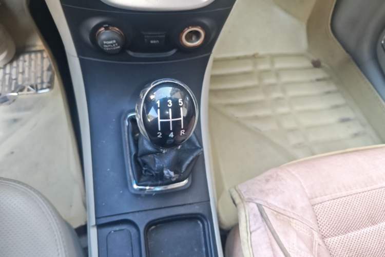Used Geely Auto Vision 2015 1.5L Manual Elite Model Gear Lever