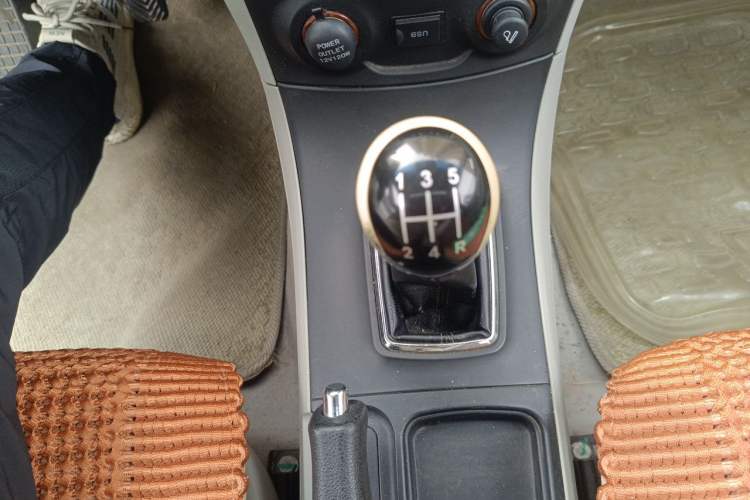 Used Geely Auto Vision 2015 1.5L Manual Elite Model Gear Lever