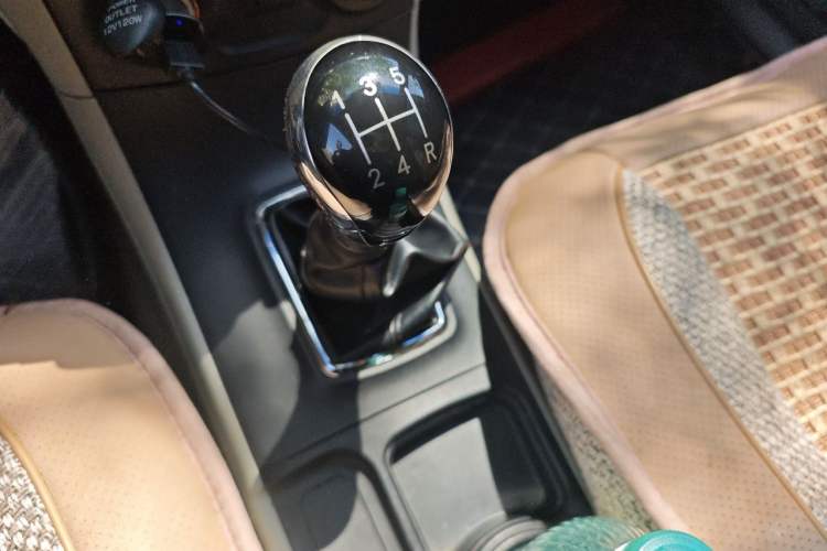 Used Geely Auto Vision 2015 1.5L Manual Elite Model Gear Lever