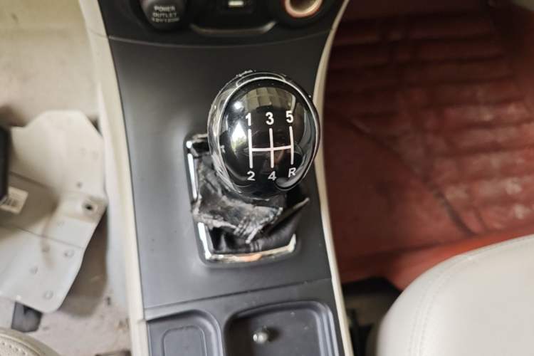 Used Geely Auto Vision 2015 1.5L Manual Elite Model Gear Lever