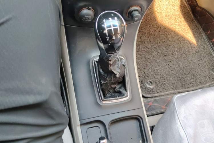 Used Geely Auto Vision 2015 1.5L Manual Elite Model Gear Lever