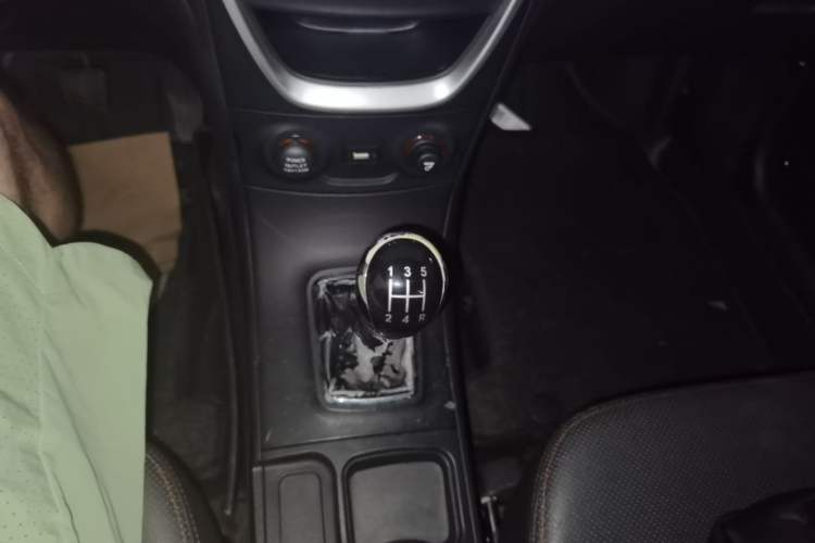Used Geely Auto Vision 2015 1.5L Manual Elite Model Gear Lever