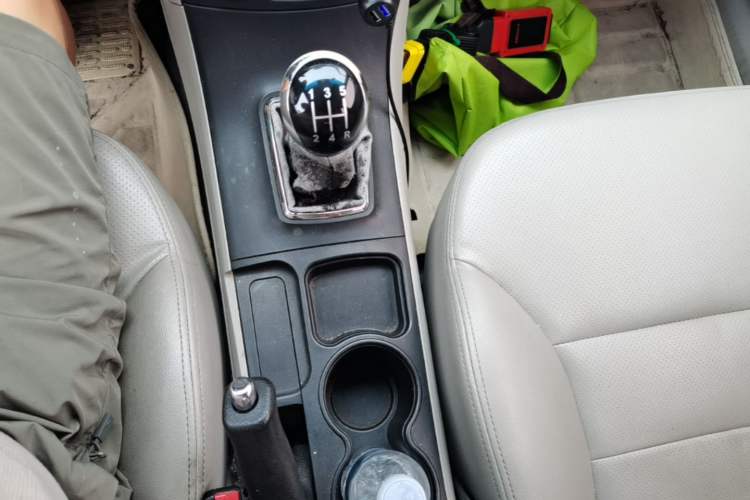 Used Geely Auto Vision 2015 1.5L Manual Elite Model Gear Lever