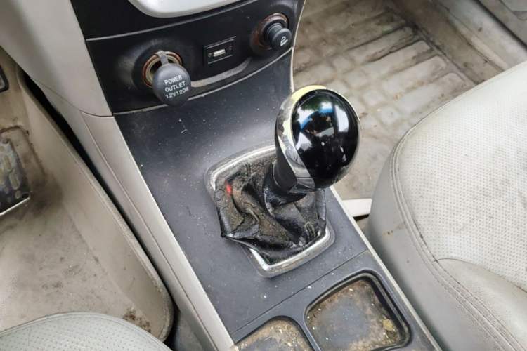 Used Geely Auto Vision 2015 1.5L Manual Elite Model Gear Lever
