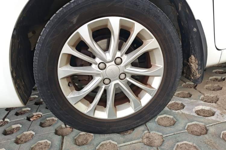 Used Geely Auto Vision 2015 1.5L Manual Elite Model Left Front Wheel Hub