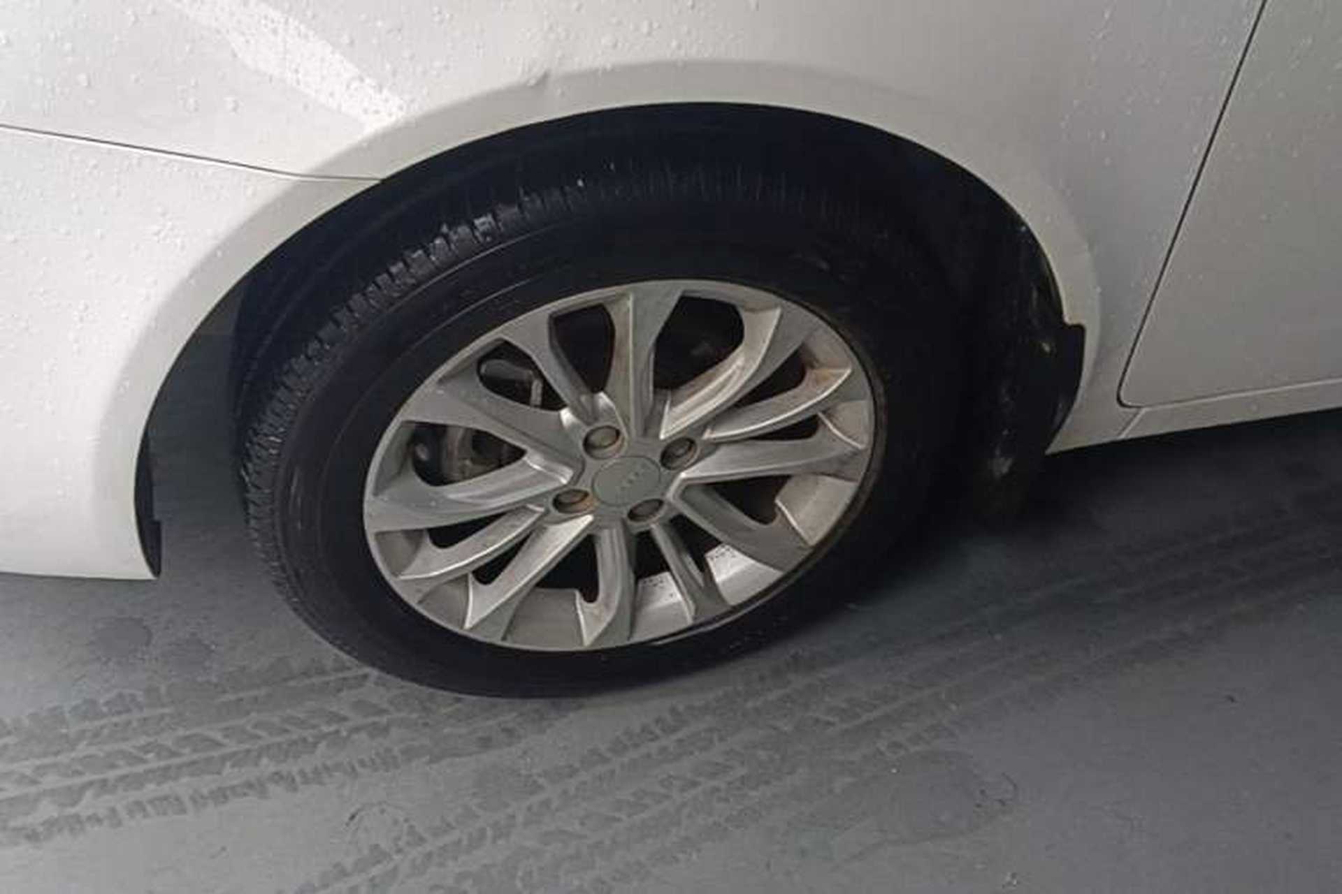 Used Geely Auto Vision 2015 1.5L Manual Elite Model Left Front Wheel Hub