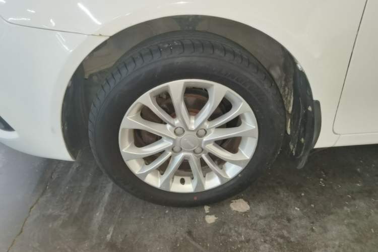Used Geely Auto Vision 2015 1.5L Manual Elite Model Left Front Wheel Hub