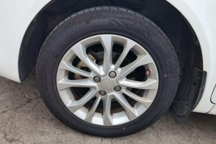 Used Geely Auto Vision 2015 1.5L Manual Elite Model Left Front Wheel Hub