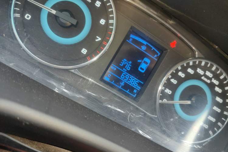Used Geely Auto Vision 2015 1.5L Manual Entry-Level Model Odometer Close Up