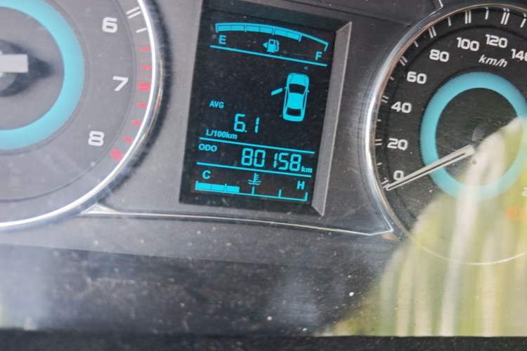 Used Geely Auto Vision 2015 1.5L Manual Happiness Edition Odometer Close Up