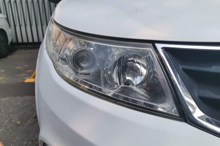 Used Geely Auto Vision 2015 1.5L Manual Happiness Edition Right Front Headlight