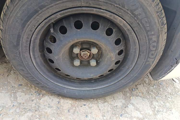 Used Geely Auto Vision 2015 1.5L Manual Elite Model Right Front Wheel Hub