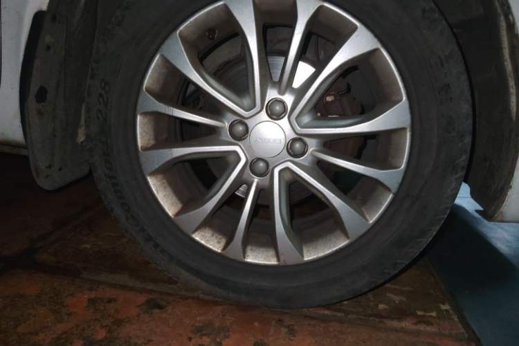 Used Geely Auto Vision 2015 1.5L Manual Elite Model Right Front Wheel Hub