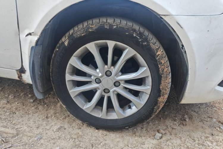 Used Geely Auto Vision 2015 1.5L Manual Elite Model Right Front Wheel Hub