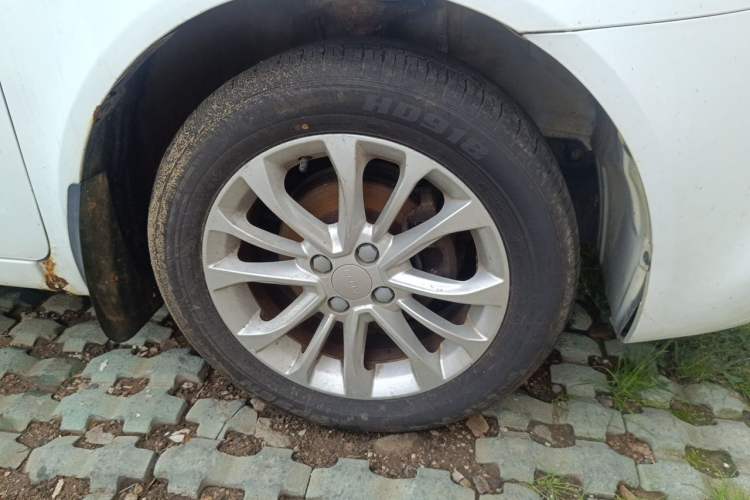 Used Geely Auto Vision 2015 1.5L Manual Elite Model Right Front Wheel Hub