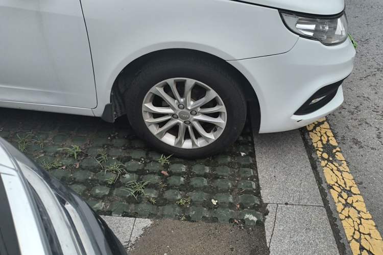 Used Geely Auto Vision 2015 1.5L Manual Elite Model Right Front Wheel Hub
