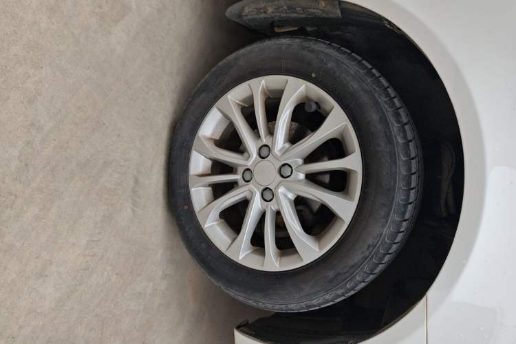 Used Geely Auto Vision 2015 1.5L Manual Elite Model Right Front Wheel Hub