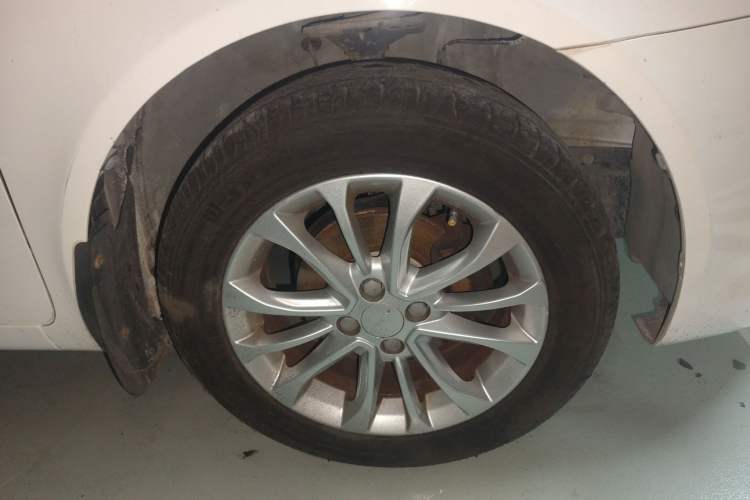 Used Geely Auto Vision 2015 1.5L Manual Elite Model Right Front Wheel Hub