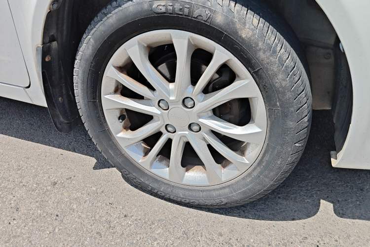 Used Geely Auto Vision 2015 1.5L Manual Elite Model Right Front Wheel Hub