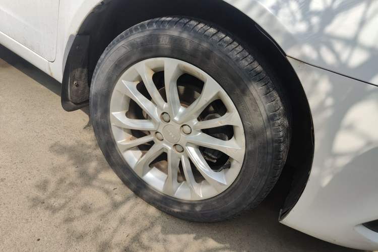 Used Geely Auto Vision 2015 1.3T Manual Luxury Model Right Front Wheel Hub