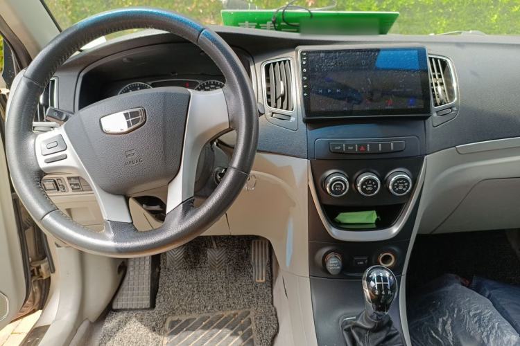 Used Geely Auto Vision 2015 1.5L Manual Elite Model Center Console