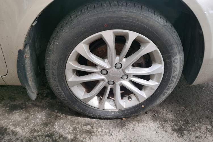 Used Geely Auto Vision 2015 1.5L Manual Elite Model Right Front Wheel Hub