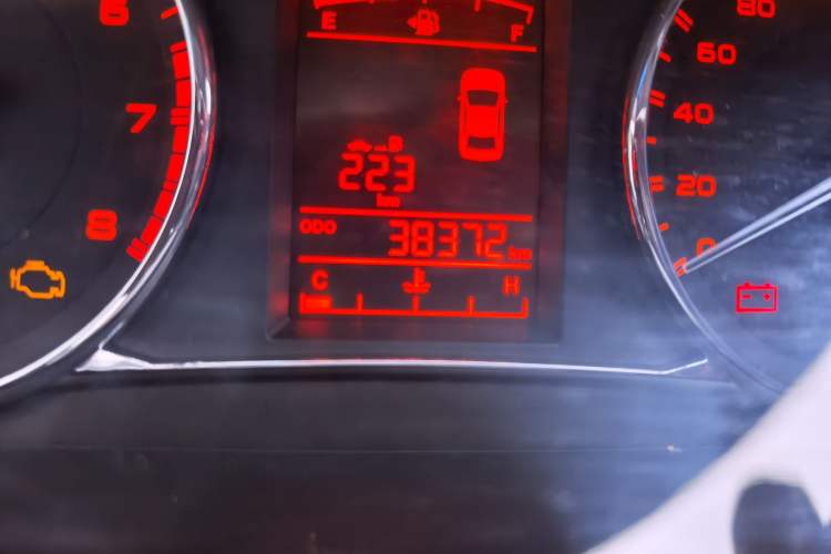 Used Geely Auto Vision 2016 1.5L Manual Happiness Edition Odometer Close Up