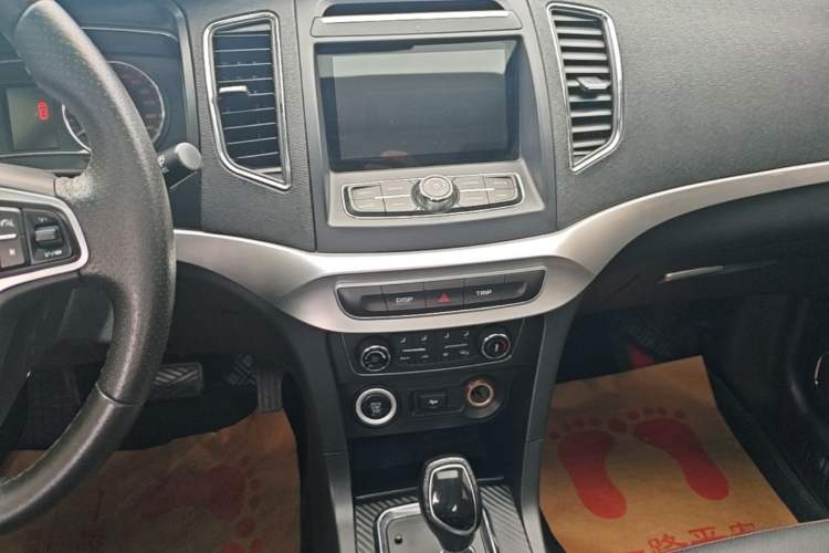 Used Geely Auto Vision 2016 1.5L Automatic Happiness Edition Audio And AC Panel