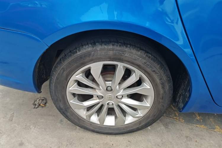 Used Geely Auto Vision 2016 1.5L Automatic Happiness Edition Right Rear Wheel Hub