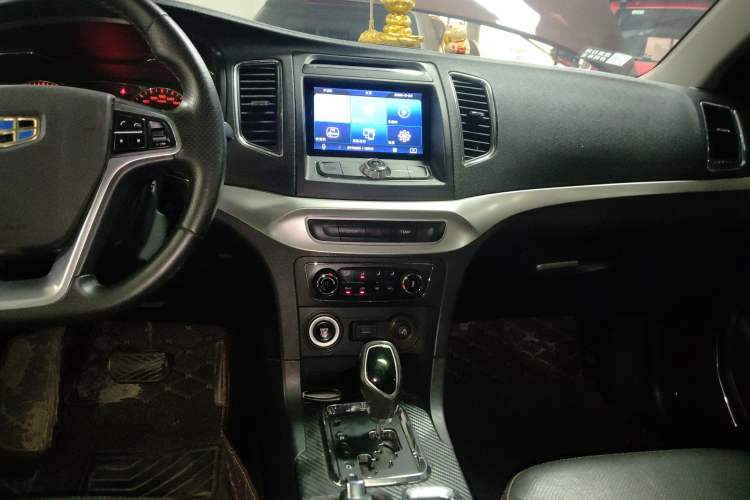 Used Geely Auto Vision 2016 1.5L Automatic Happiness Edition Audio And AC Panel