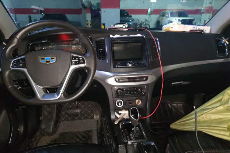 Used Geely Auto Vision 2016 1.5L Automatic Happiness Edition Center Console