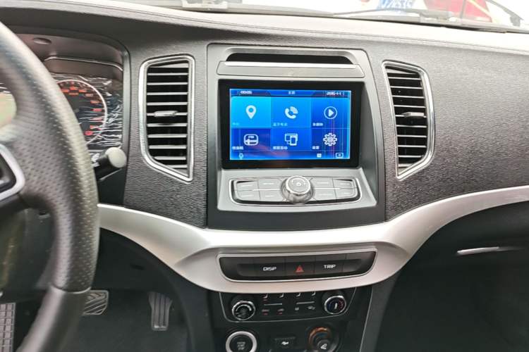 Used Geely Auto Vision 2016 1.5L Automatic Happiness Edition Audio And AC Panel