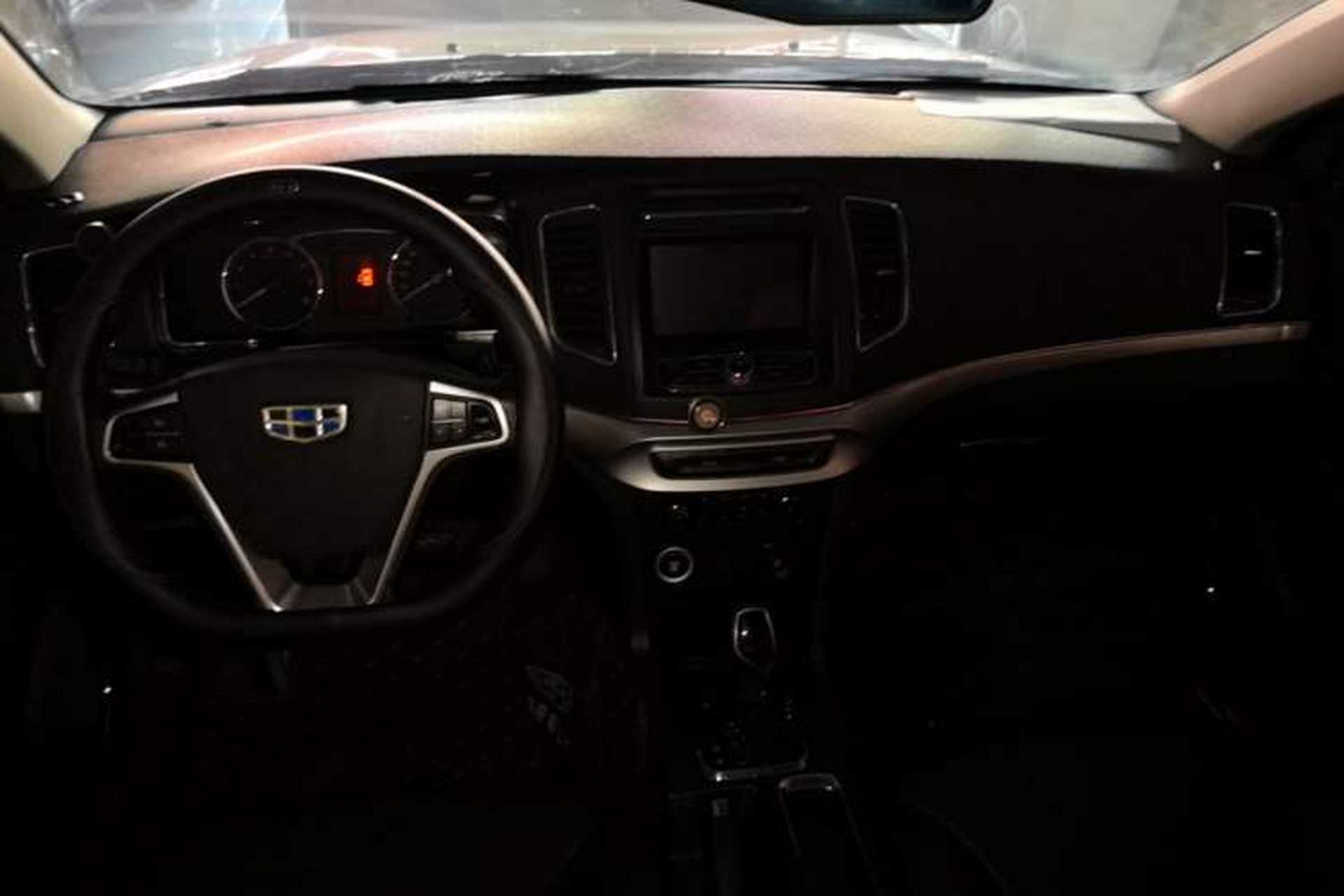 Used Geely Auto Vision 2016 1.5L Automatic Happiness Edition Center Console