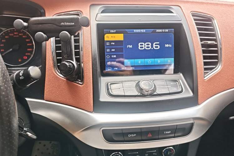 Used Geely Auto Vision 2016 1.5L Manual Happiness Edition Audio And AC Panel