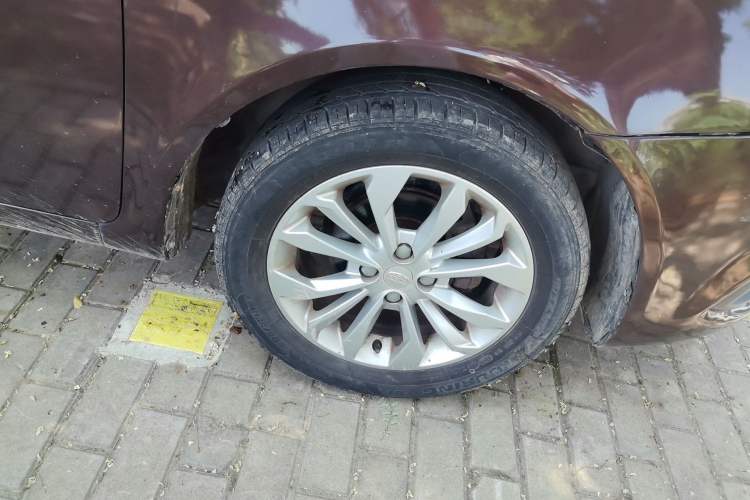 Used Geely Auto Vision 2016 1.5L Automatic Happiness Edition Right Front Wheel Hub